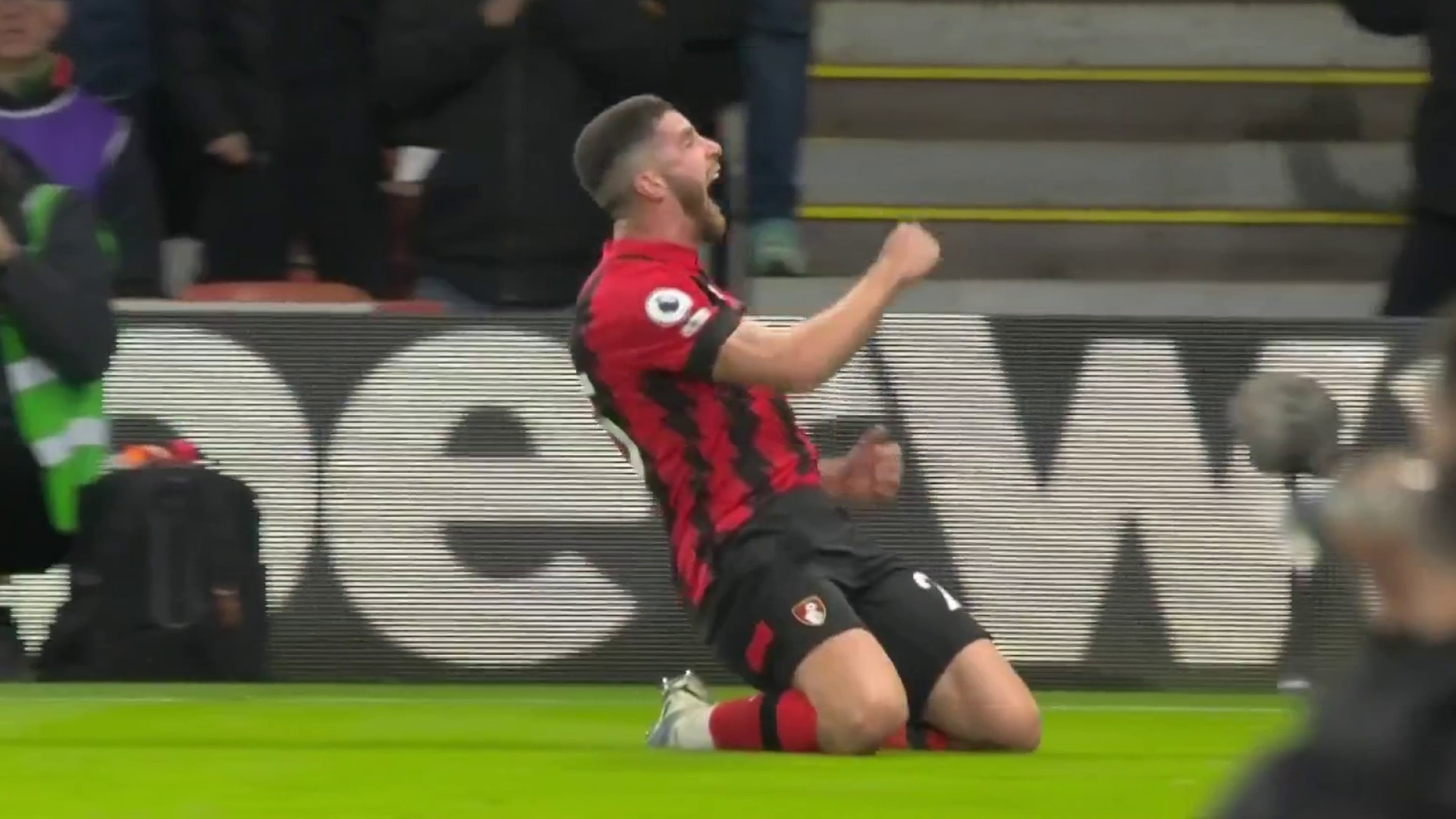 Watch Null Clip Senesi Pokes Bournemouth In Front Of Newcastle Nbc Com