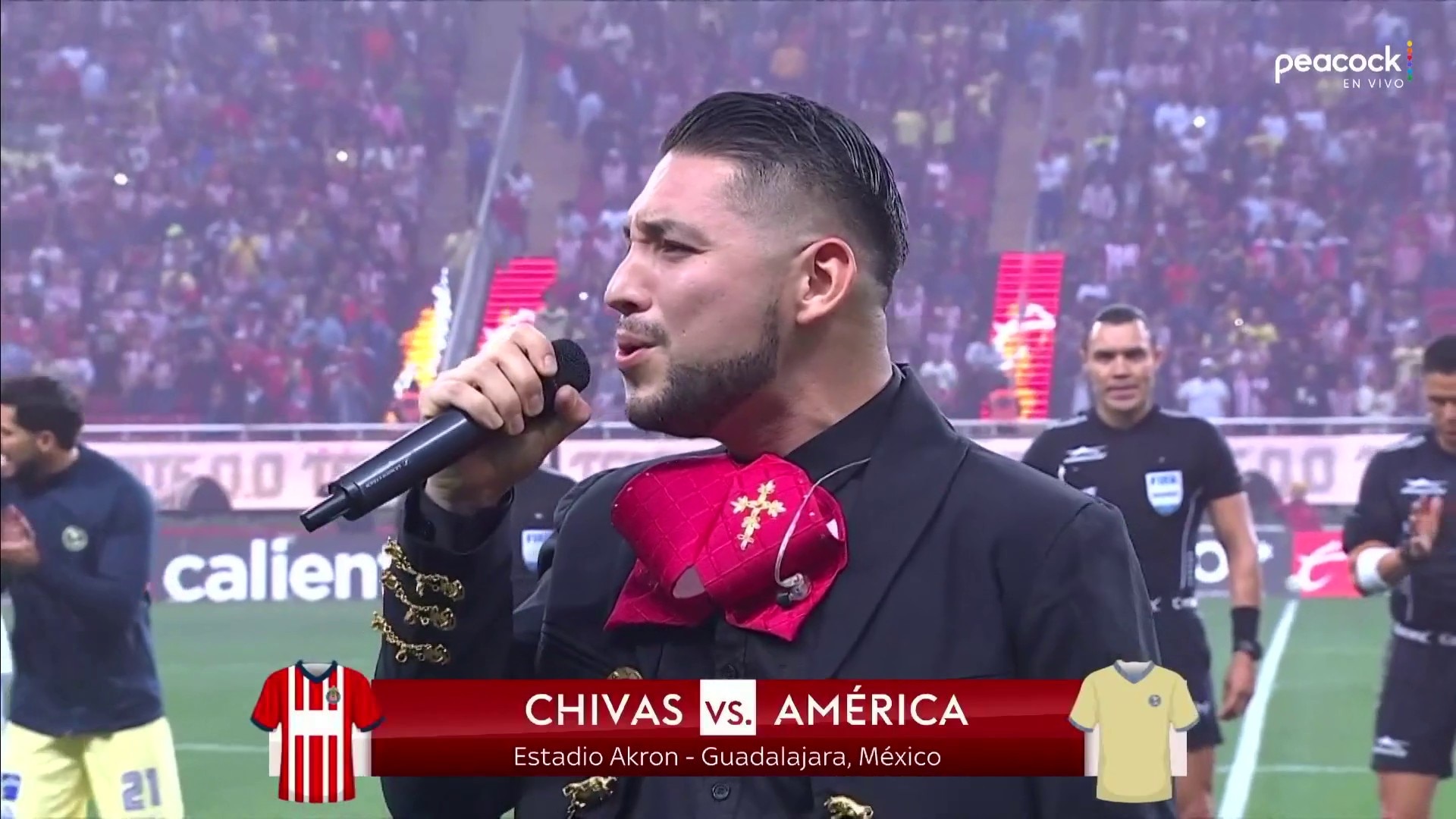 Watch Sports Clip: ¡Emotivo momento! Jugadores de Chivas y América entonan  himno nacional 