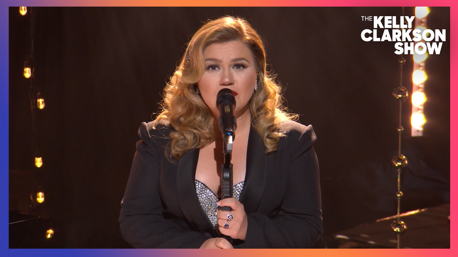 Watch The Kelly Clarkson Show Official Website Highlight Kelly Clarkson Sings Last Christmas