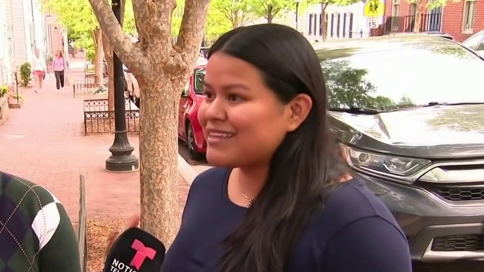 Watch Noticias Telemundo Highlight Las Dreamers Que Se Impresionaron Cuando Una Apareció En El 8082