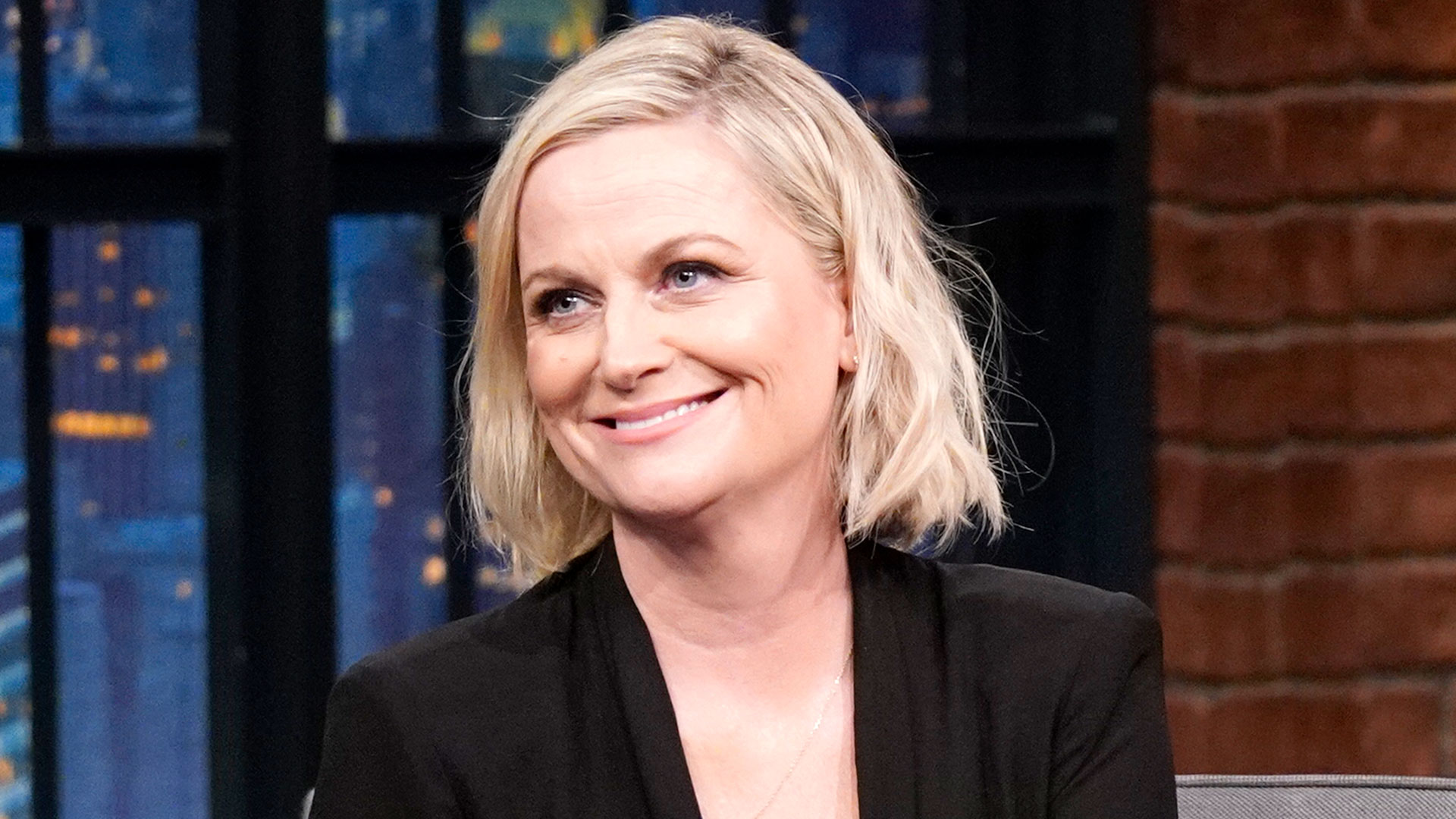 Watch Late Night With Seth Meyers Highlight Amy Poehler Was Hypnotized By A Mentalist Without 8639