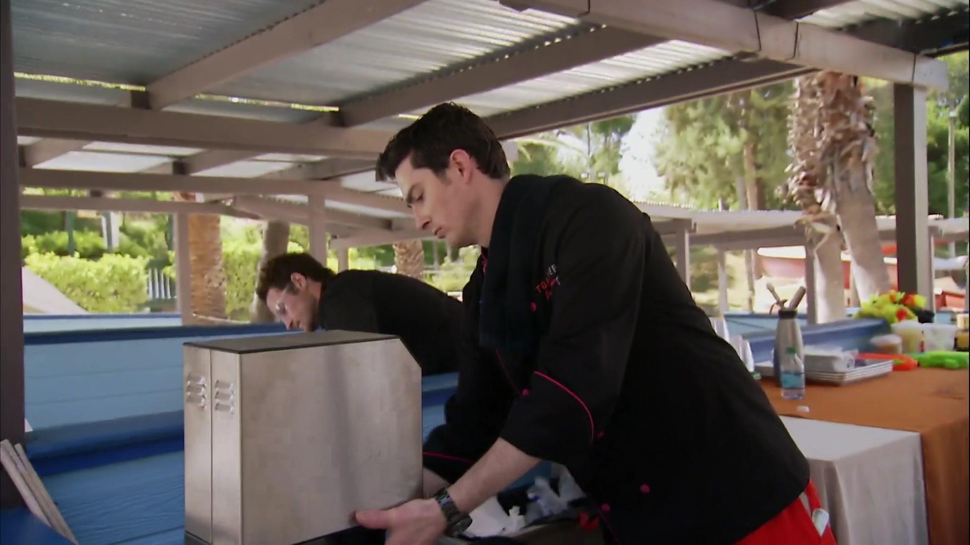 Watch Top Chef Just Desserts Episode Make a Splash