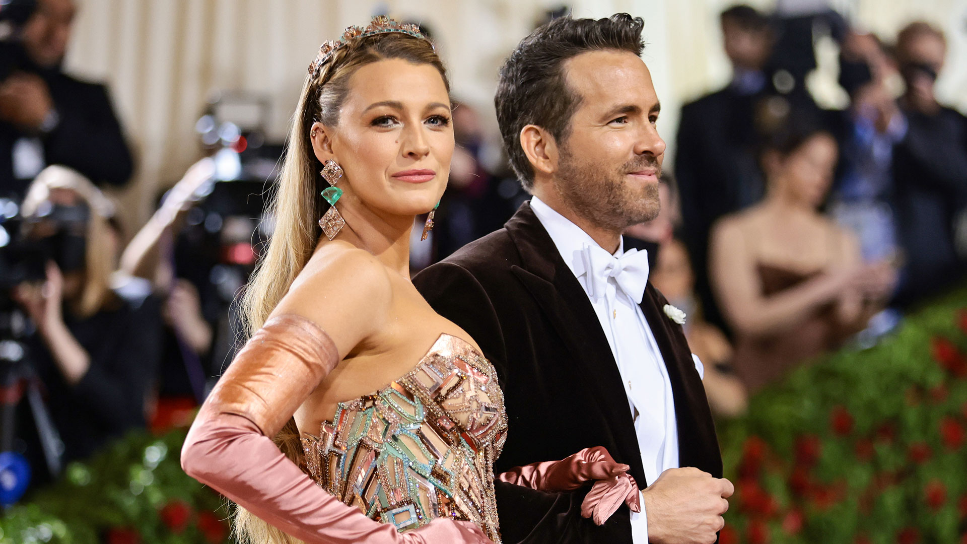 Watch Access Hollywood Highlight Blake Lively Candidly Shares Image Of What Shes Doing Instead 