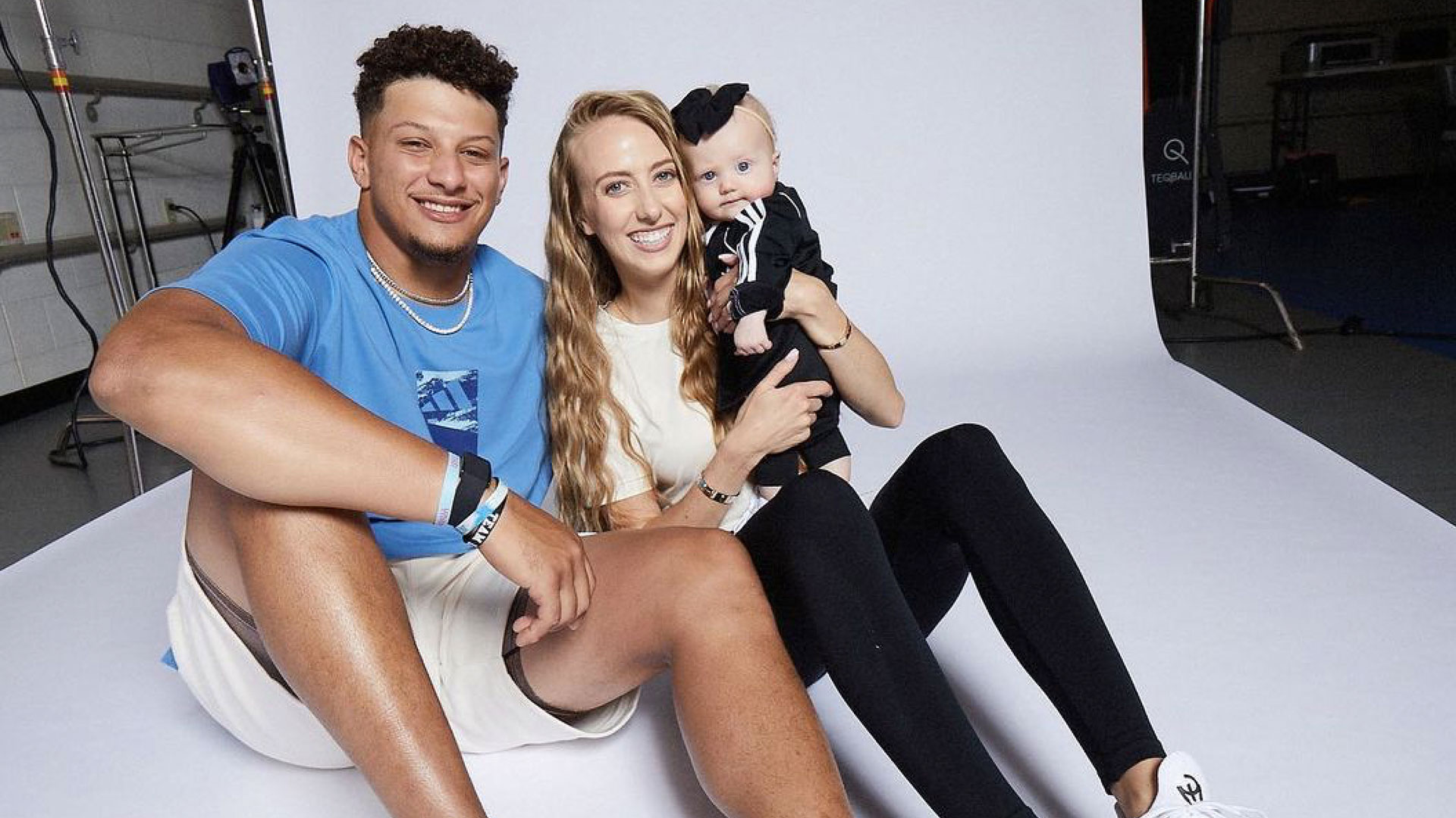 Patrick Mahomes, Brittany Matthews reveal first photo of son's face
