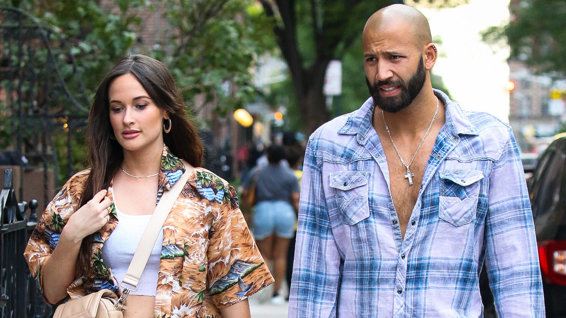 Watch Access Hollywood Highlight Kacey Musgraves’ Rumored New Flame(01)