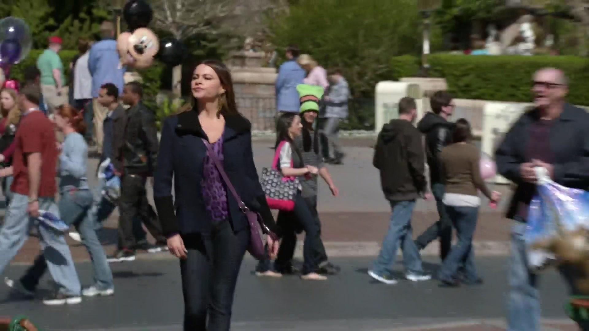 Watch Modern Family Episode: Disneyland - NBC.com