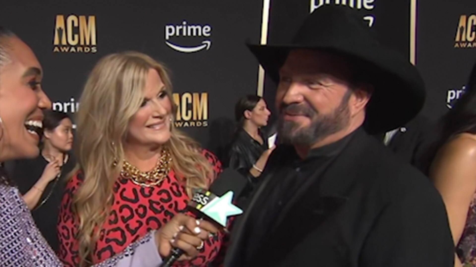 Watch Access Hollywood Highlight Garth Brooks Gushes Over Wife Trisha