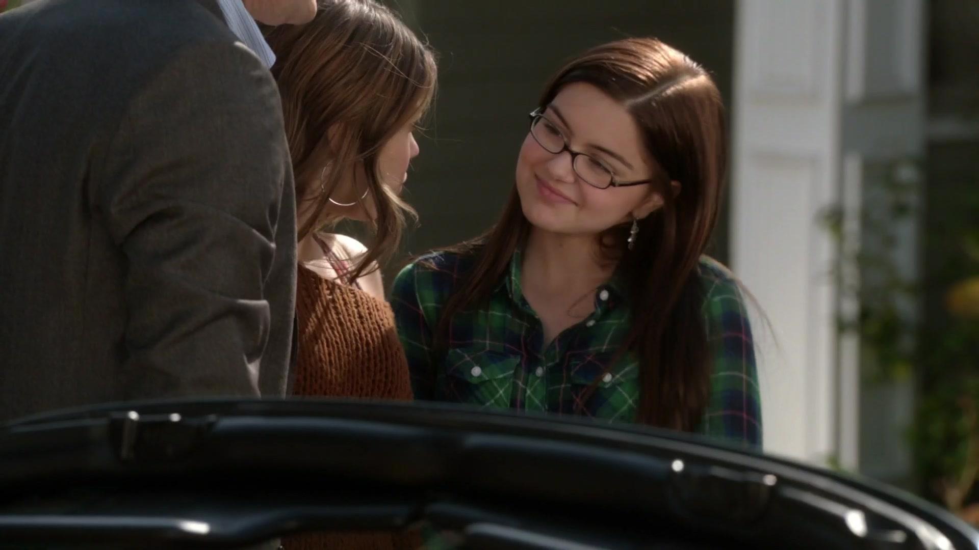 Watch Modern Family Episode Planes, Trains and Cars