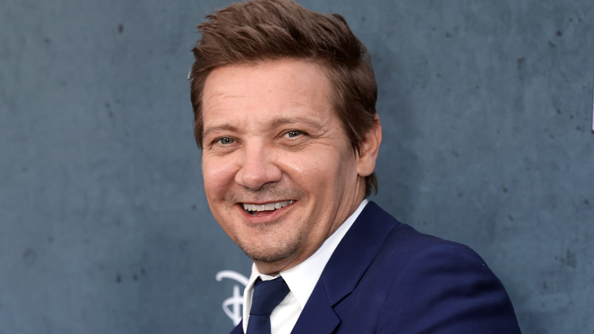 Watch Access Hollywood Highlight: Jeremy Renner Returns To Hospital To ...