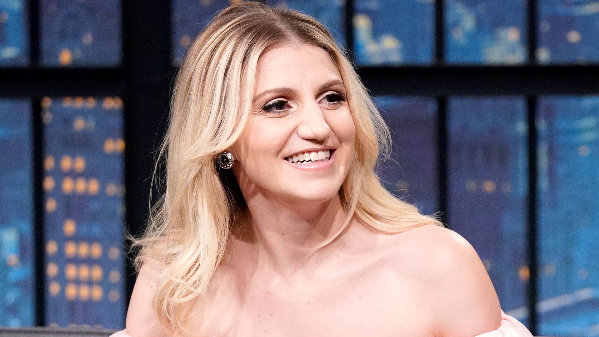 Watch Late Night With Seth Meyers Highlight Annaleigh Ashford Finds Blood In Weird Places