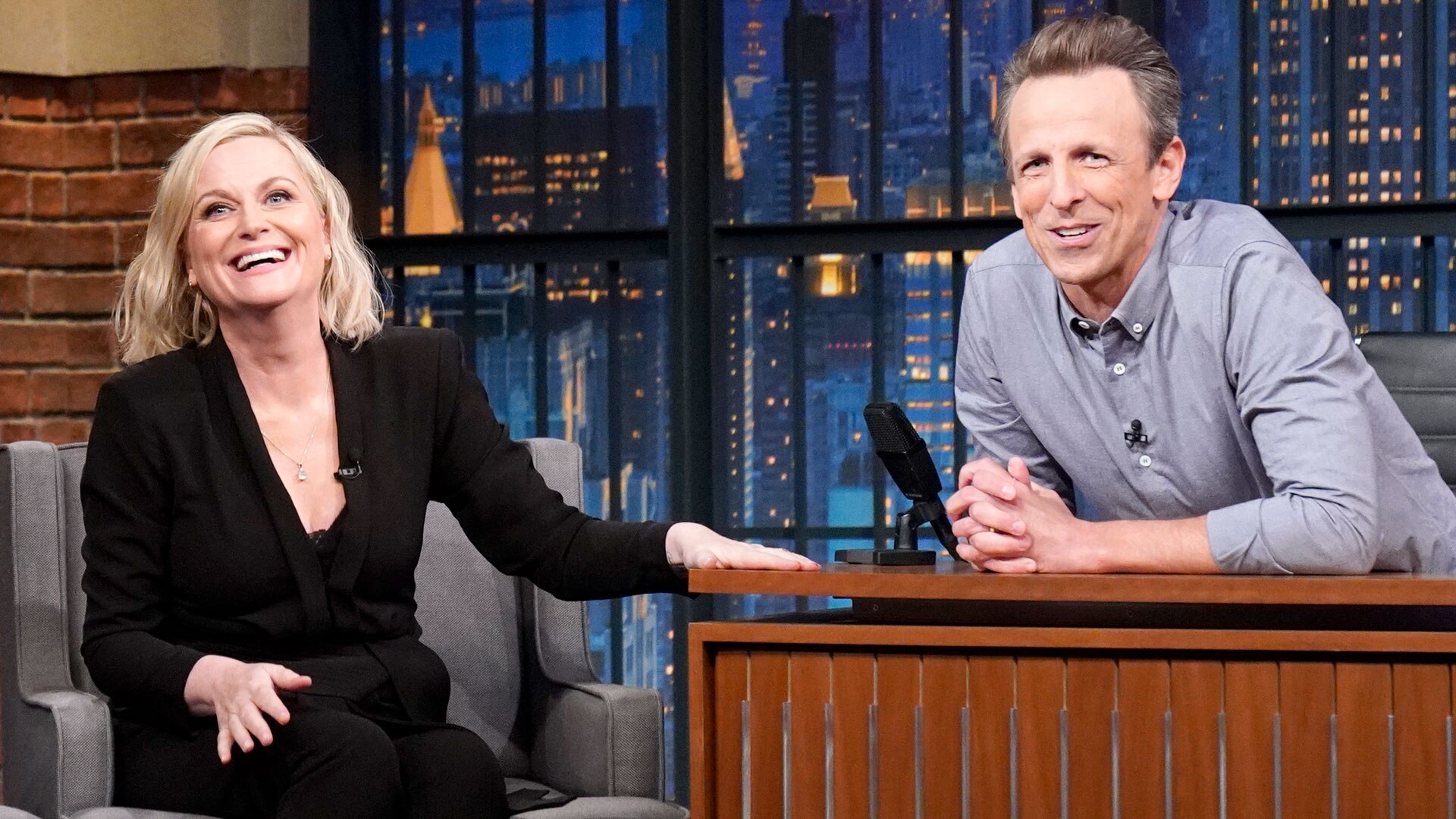 Watch Late Night With Seth Meyers Episode Amy Poehler Lucinda Williams Nbc Com