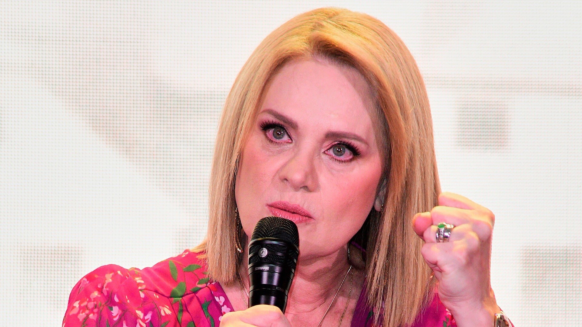 Watch Hoy Día Highlight Me Pegó Durísimo Erika Buenfil Se Dice Muy