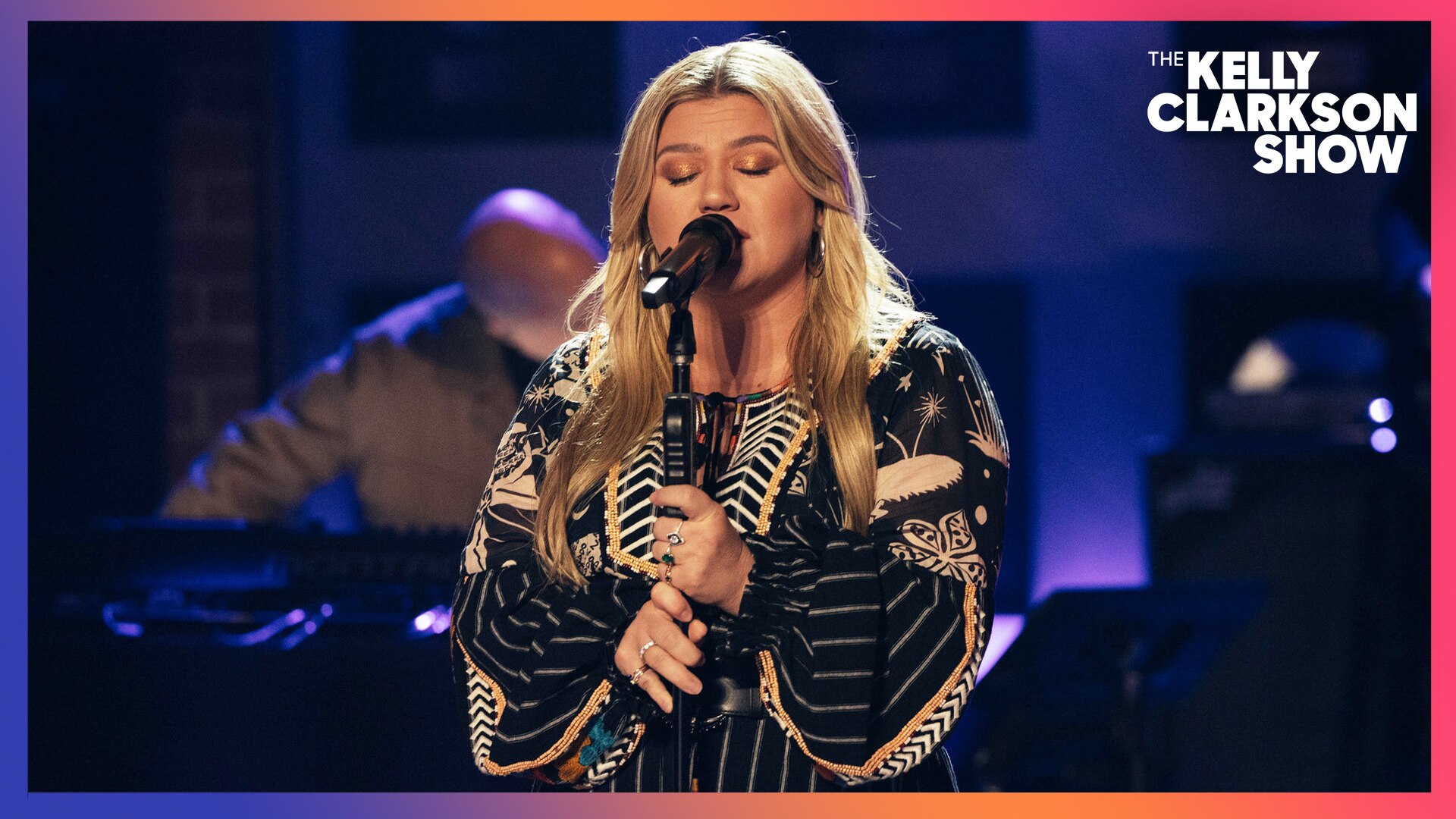 Watch The Kelly Clarkson Show Official Website Highlight Kelly Clarkson Covers Stayaway By