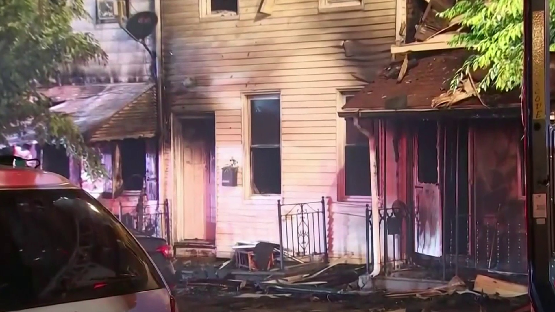 Watch Noticias Telemundo Mediodía Highlight Un incendio en Easton