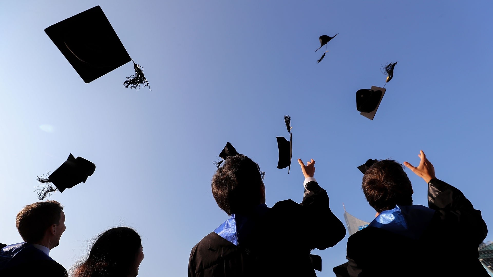 Watch TODAY Excerpt College graduates share what they wish they had