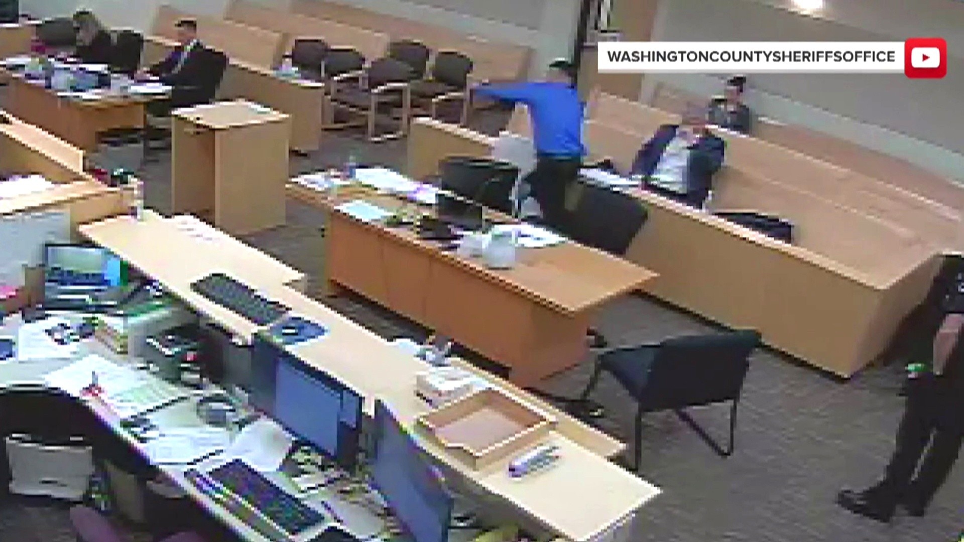 Watch TODAY Excerpt: Caught on video: Murder suspect escapes Oregon