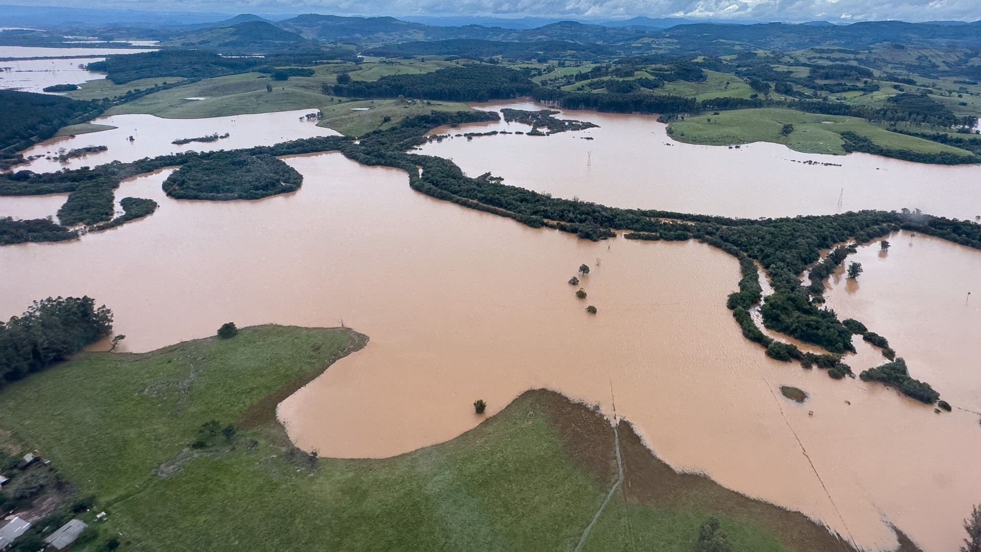 Watch Noticias Telemundo En La Noche Highlight Inundaciones En Brasil Dejan Muertos Y 7645