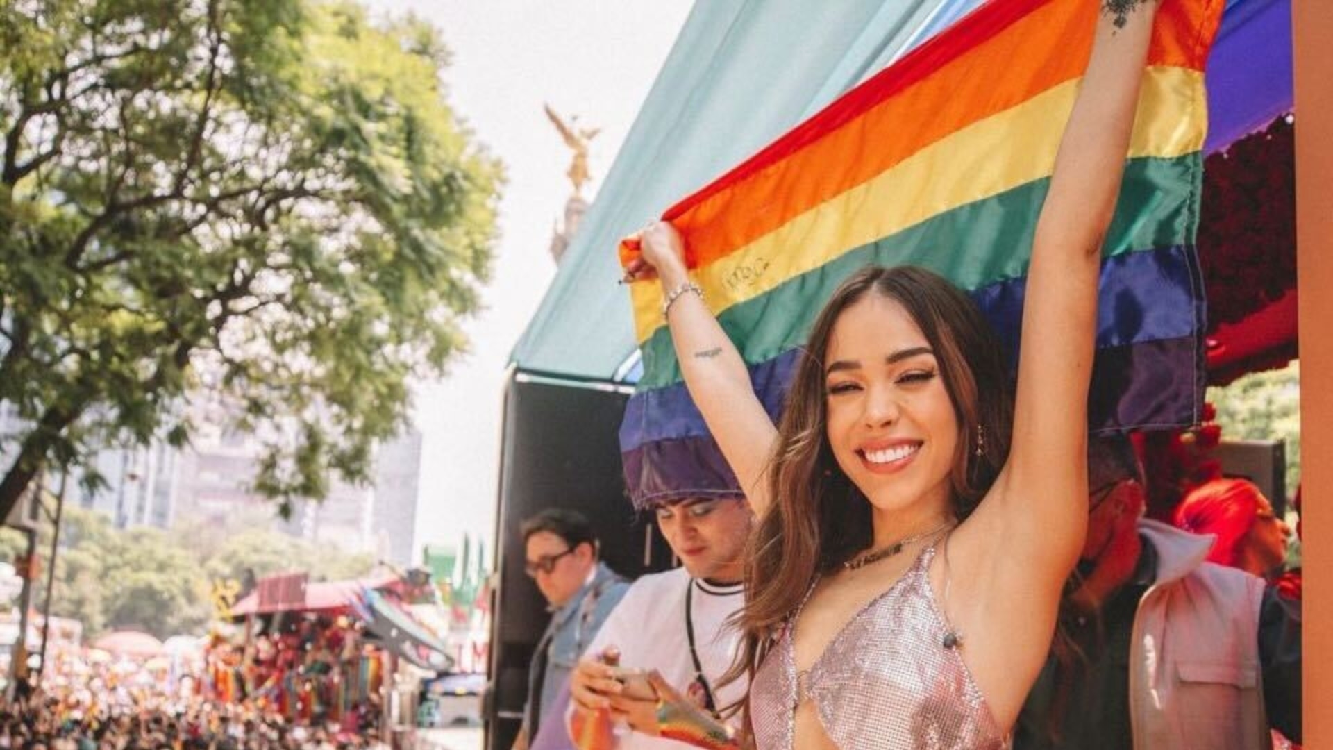 Watch Hoy D A Highlight Danna Paola Muestra Su Apoyo A La Comunidad