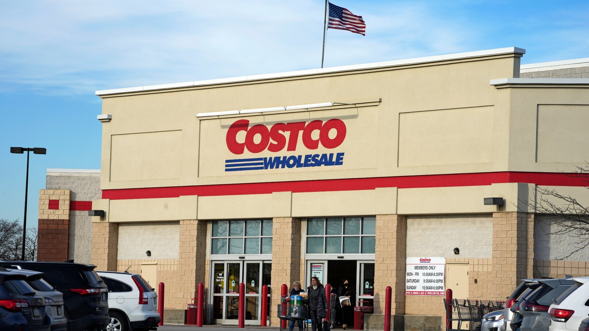 Watch Noticias Telemundo Mediodía Highlight Costco sigue el ejemplo de