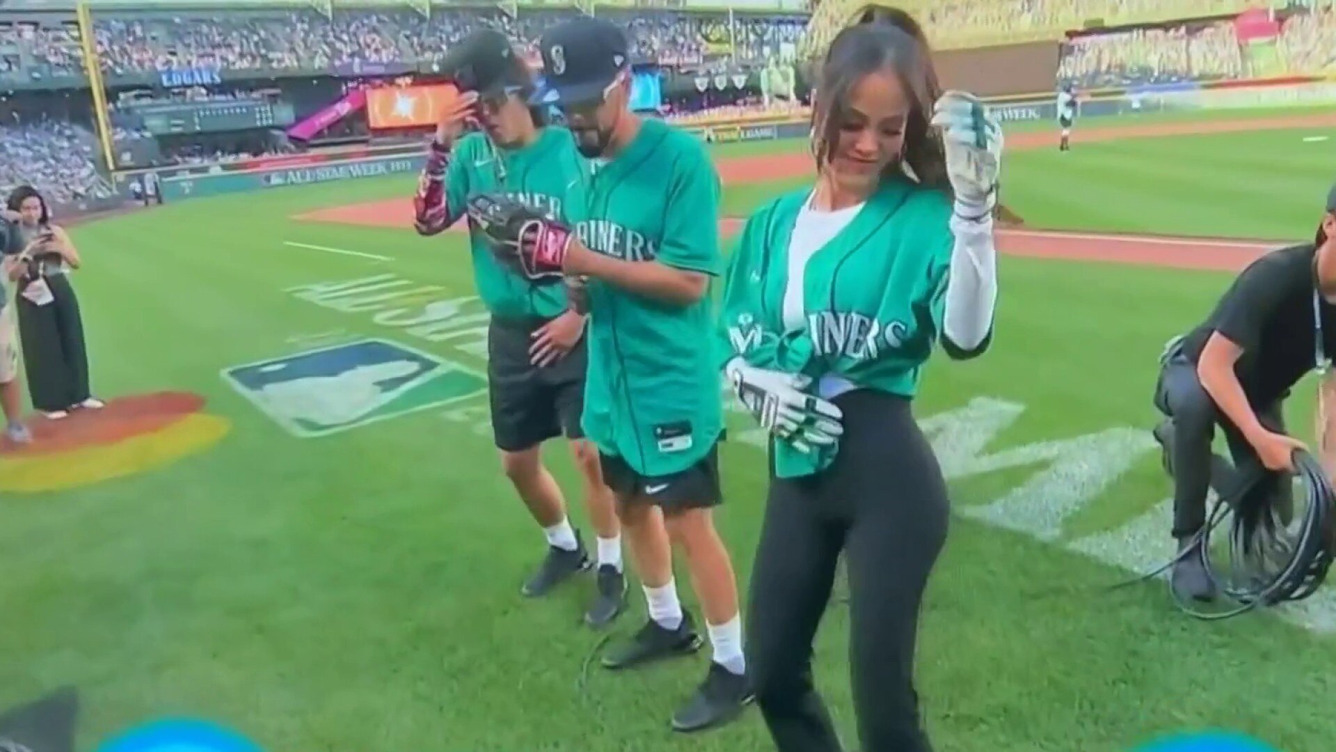 Bad Bunny canta en el juego de celebridades de la MLB - Deportes