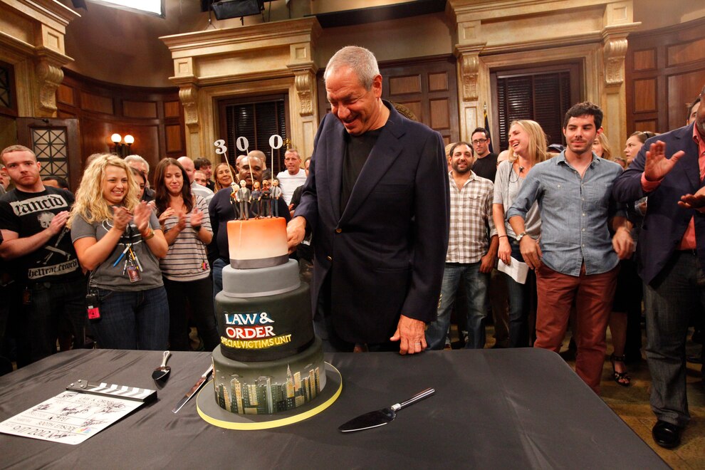 Law & Order: Special Victims Unit: 300th Episode Cake ...