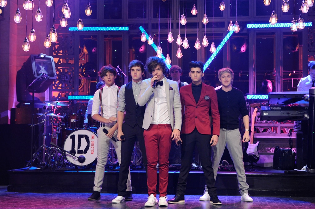 Both live. Хоран ансамбль. #1d1d1d. 1d качество кино. 1d сидят в зале.