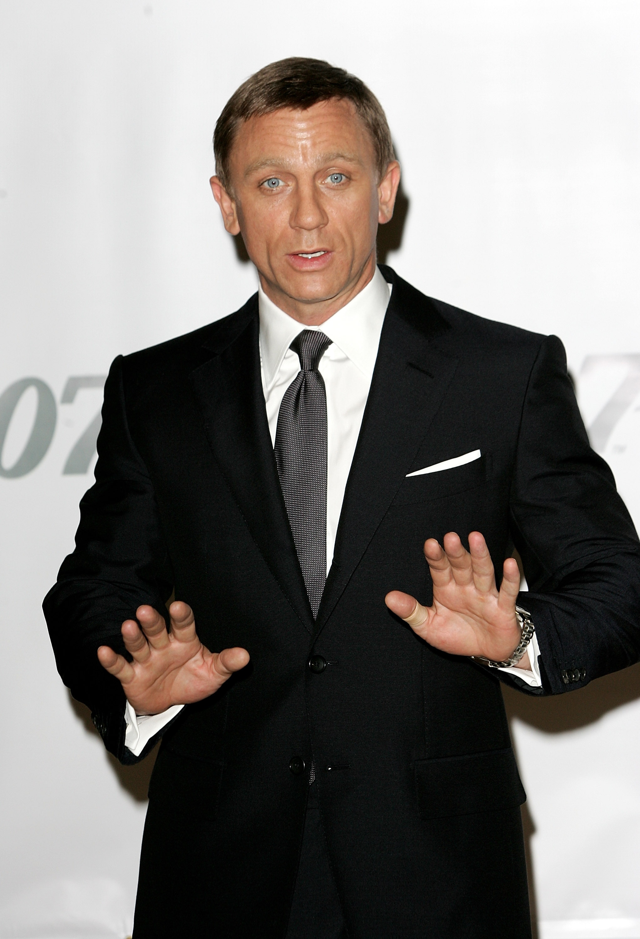 Saturday Night Live: What You Need to Know About Daniel Craig Photo ...